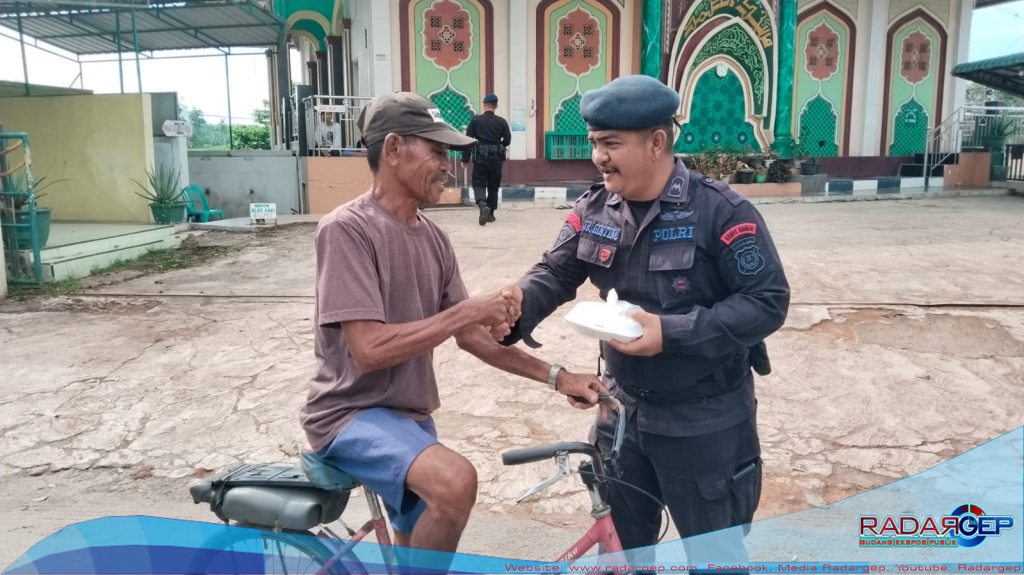 Jumat Berkah Batalyon B Satuan Brimob Polda Sumut, Senyum dan Harapan untuk Warga Tebing Tinggi